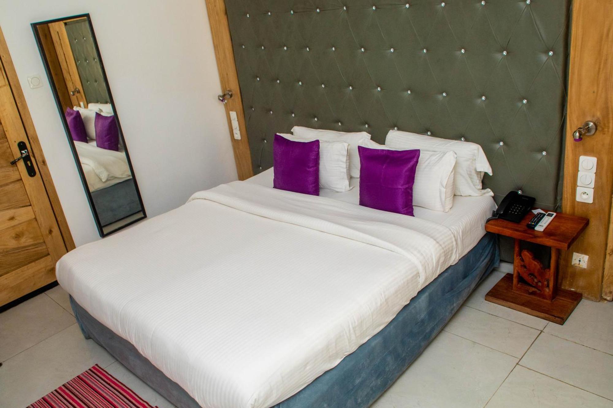 Hotel Les Orchidees Cotonou Quarto foto