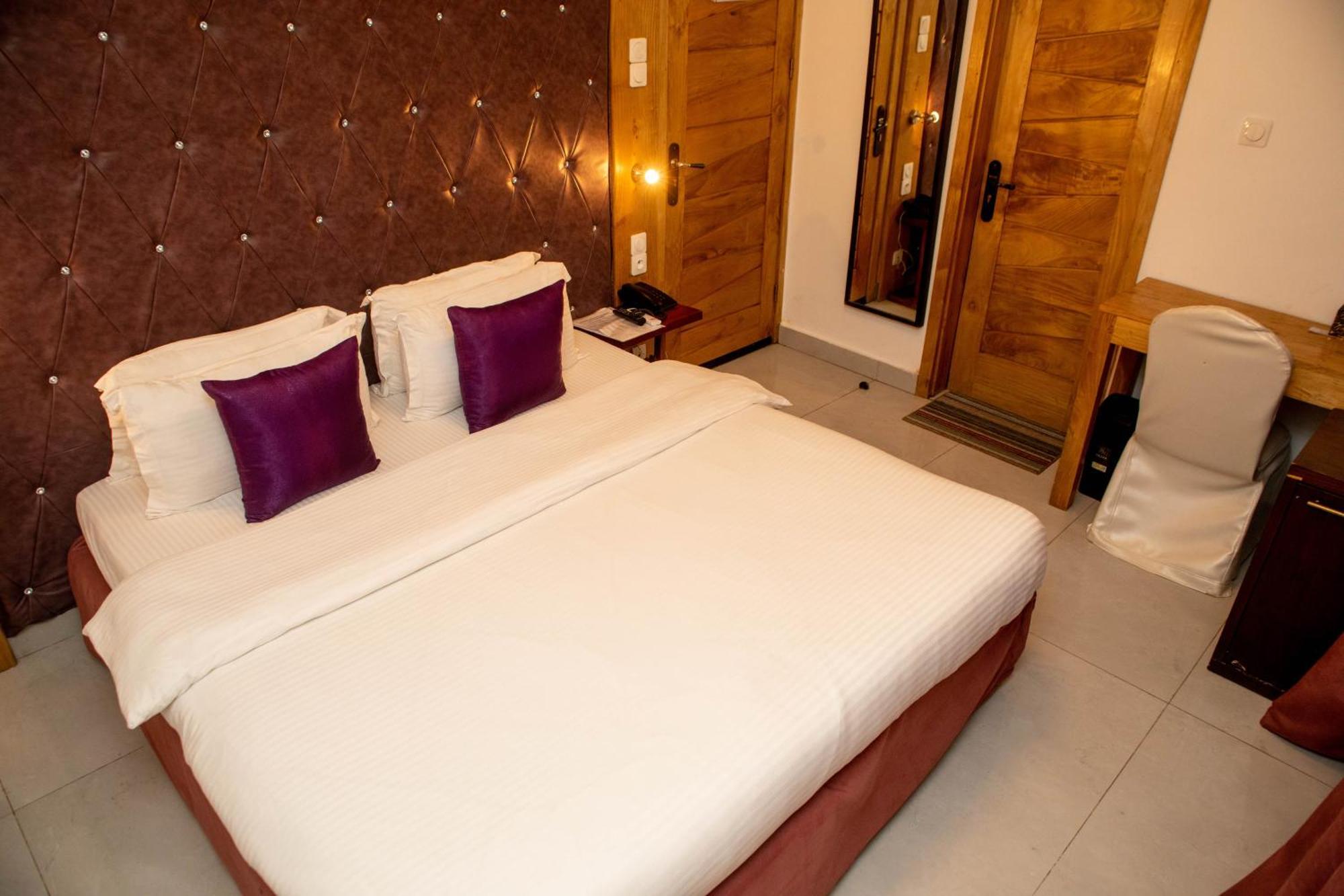 Hotel Les Orchidees Cotonou Quarto foto